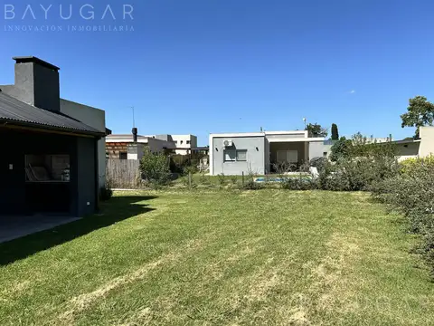 Casa en Venta con 3 cocheras