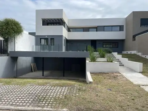 CASA EN VENTA SANTINA NORTE, VALLE ESCONDIDO