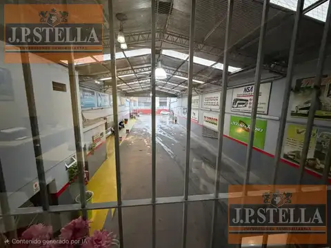 Galpón y Local de Losa y Techo de chapa 654 m² s/ Avenida con frente a 2 calles - San Justo