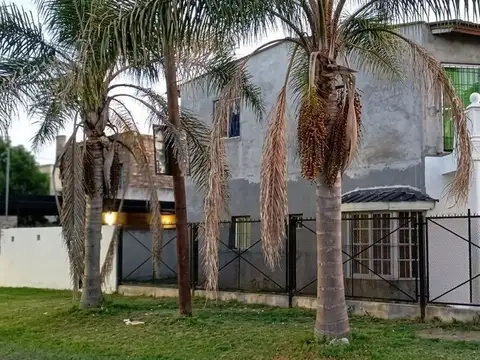 CASA VENTA SAN MIGUEL 5 AMBIENTES - PERMUTA