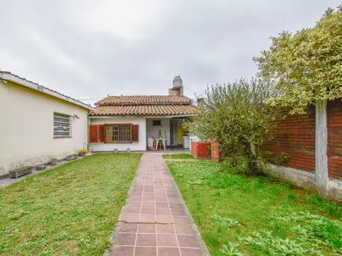 VENTA CASA C/PARQUE GARAGE PARA 3 AUTOS