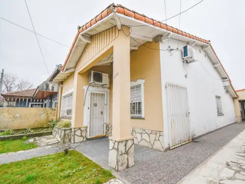 Casa 4 ambientes con 1 baño