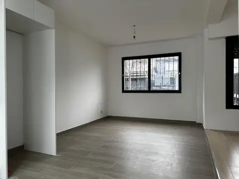 CASA DE 3 AMBIENTES, EN MARTINEZ EN ZONA RESIDENCIAL.