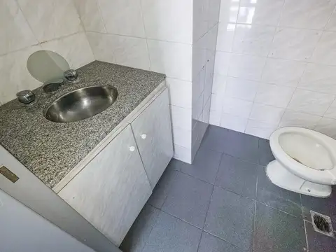 Oficina 28 ambientes con 10 baños