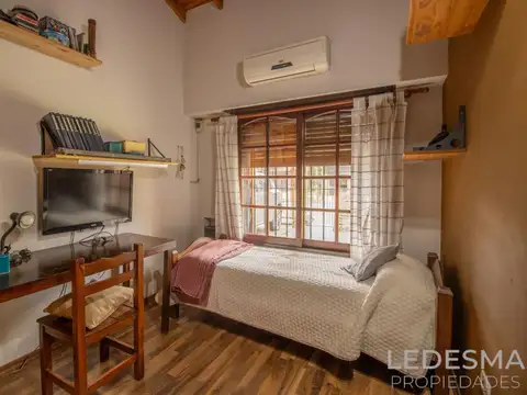 Casa 5 ambientes con 2 baños