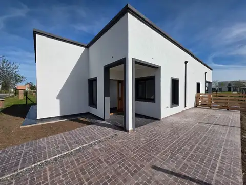 Casa 5 ambientes con 2 baños