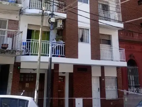 2 ambientes al frente.. Muy buena ubicacion.
