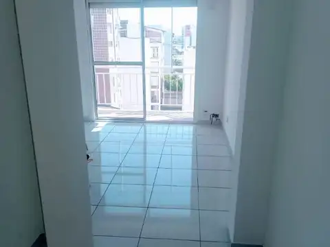 2 ambientes al frente.. Muy buena ubicacion.