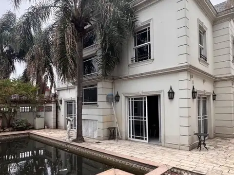 CASA 7 AMB CON PILETA EN VILLA LUZURIAGA - ESTILO FRANCÉS