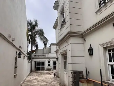 Casa 6 ambientes con 5 baños