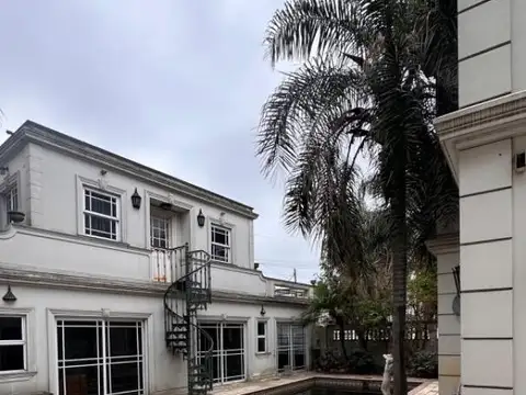 Casa 6 ambientes con 5 baños