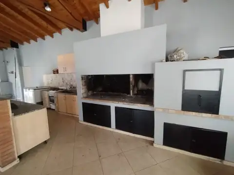 SUM O LOCAL COMERCIAL EN VENTA CHACRAS DE CORIA