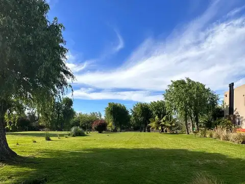 Terreno en Venta en Country Náutico Isla Santa Mónica con costa sobre el canal Santa Monica