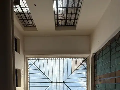 VENTA LOCALES Y OFICINAS SANTA FE Y ENTRE RIOS CON 552 M2 a reciclar