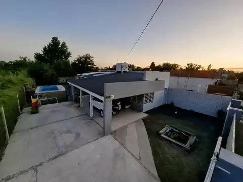 casa con pileta en Alvarez Moreno