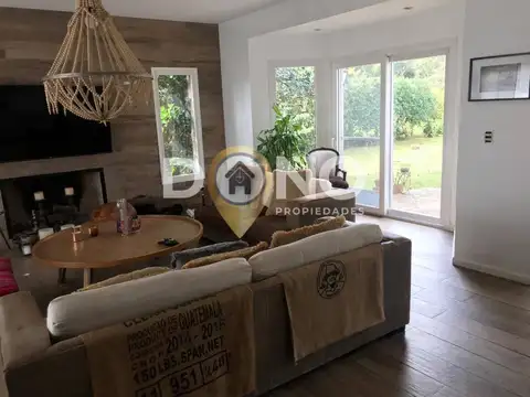 Casa 4 ambientes con 2 baños