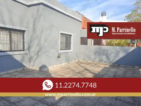 Casa 4 ambientes con doble cochera, jardín y quincho ¡Todo en planta baja  En Venta.
