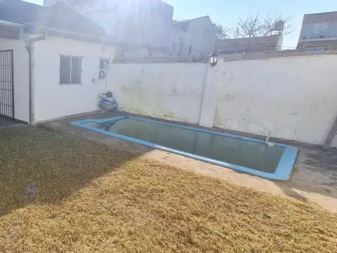 Casa 4 ambientes con 1 baño