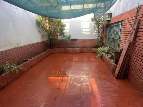PH Villa Adelina 1 piso por escalera 3 ambientes con patio y parrilla