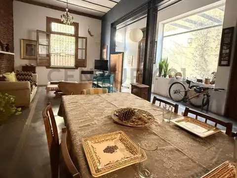 CASA CUATRO AMBIENTES CON COCHERA