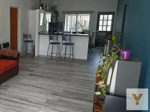 Casa en venta - 3 Dormitorios 2 Dormitorios - 300mts2 - Manuel Alberti