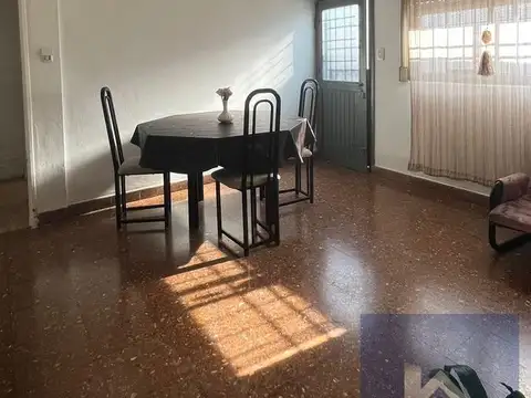 Depto Tipo Casa 4 ambientes con 2 baños