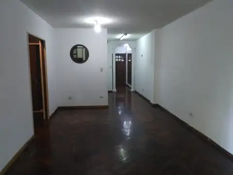 4 Ambientes al frente, balcon y Patio/Quincho cubierto, Cocina comedor 2 baños 95m2