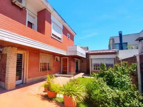 CASA MULTIFAMILIAR 5 AMBIENTES VENTA PADUA PERMUTA