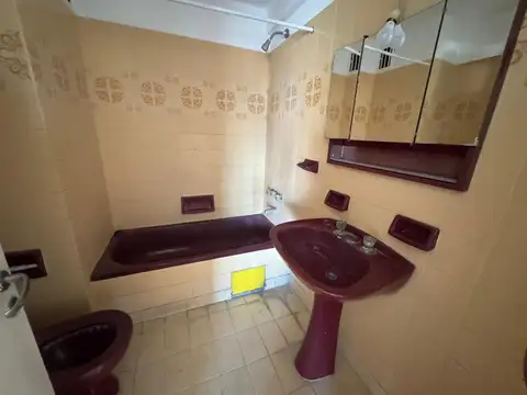 Departamento tres ambientes con balcón