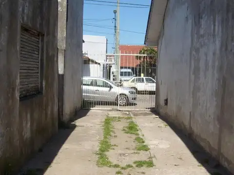 Chalet sobre dos lotes ideal para emprendimiento