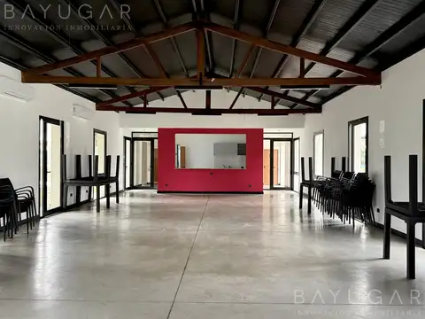 Casa en Venta con 3 cocheras