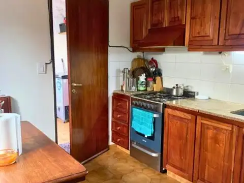 Casa 4 ambientes con 2 baños