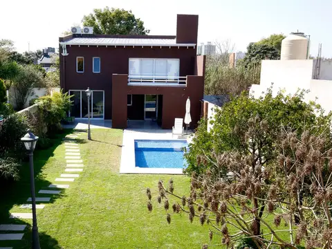 Casa 7 ambientes con 3 baños