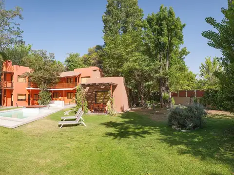 Venta Posada en Calle Viamonte - Chacras de Coria -