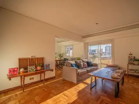 Departamento 4 dormitorios. Contrafrente. Piso alto. Vista abierta y luminoso. Cochera  Fija. A...