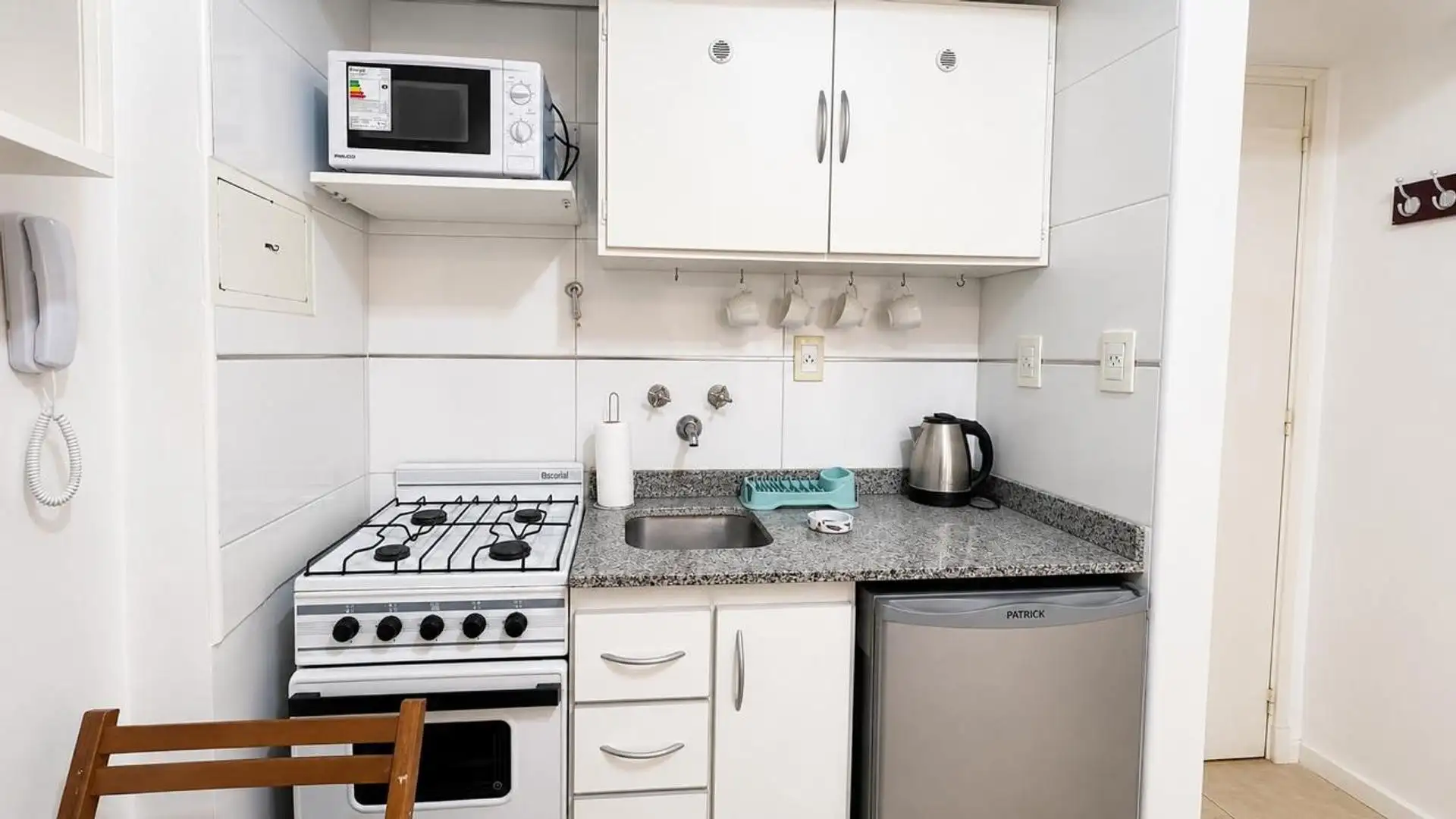 Monoambiente a la calle 23 m² con cochera — Zona Güemes, a 1 cuadra del mar