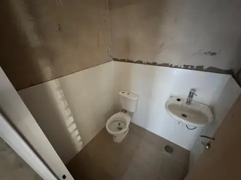 Local comercial + galpón en alquiler Roldán