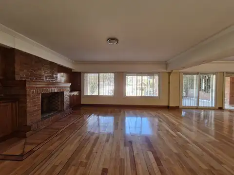Casa 6 ambientes con 5 baños