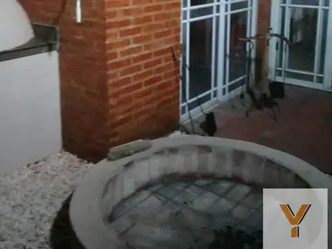 Casa en venta - 3 Dormitorios 2 Baños - Cocheras - 415Mts2 - Glew, Almirante Brown