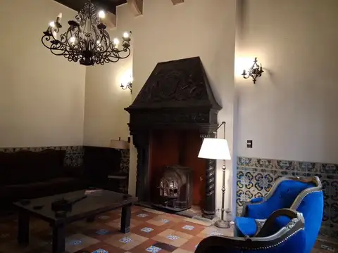 Casa 10 ambientes con 4 baños
