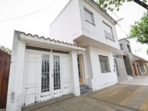 Casa 6 ambientes con 1 baño