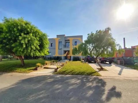 ALQUILER CASA A LAGUNA