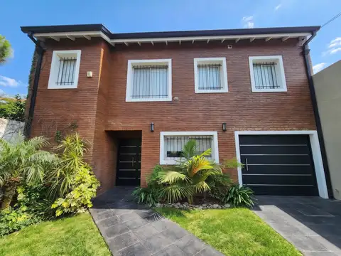 D. Torcuato (Zona San Marcelo) Casa 4 Dorm. Doble Cochera. Jardin. Pileta. Quincho. Lote 500m²