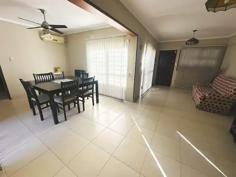 CASA EN SGTO. CABRAL - CON PATIO Y TERRAZA