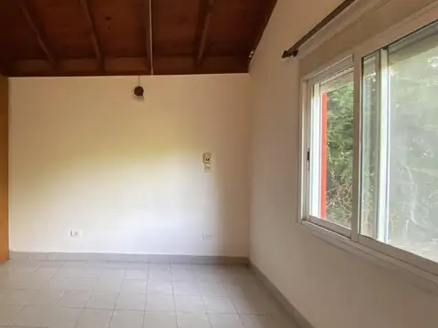 Casa 5 ambientes con 1 baño