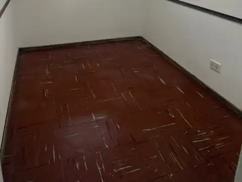 Departamento en esquina. Céntrico, tres dormitorios.