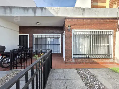 Casa en Venta en Villa Ballester - PH Tres Ambientes con cochera y patio.