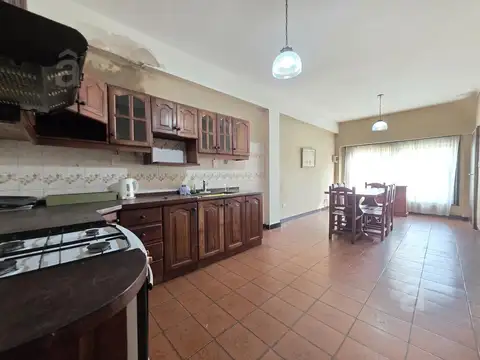 Casa en Venta en Villa Ballester - PH Tres Ambientes con cochera y patio.