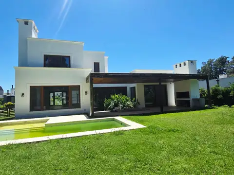 CASA EN ALQUILER EN CAMPO GRANDE - PILAR