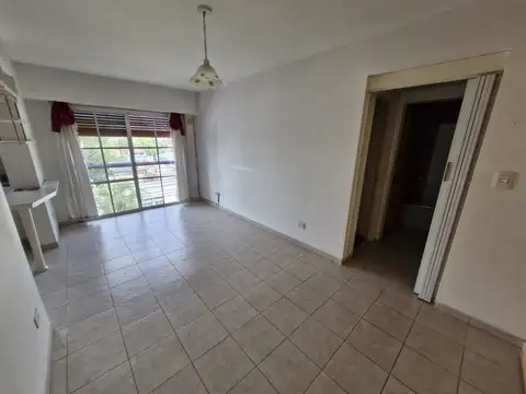 DEPARTAMENTO 2 AMBIENTES. CASEROS CENTRO